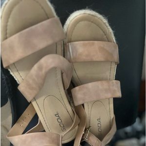 Soda tan wedges! Size 9! Like new, great condition!